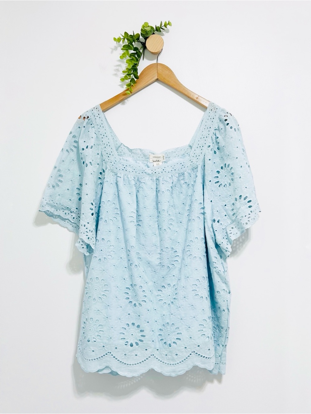 Artelier Nicole Miller NWT Light Blue Eyelet Embroidered Romantic Top